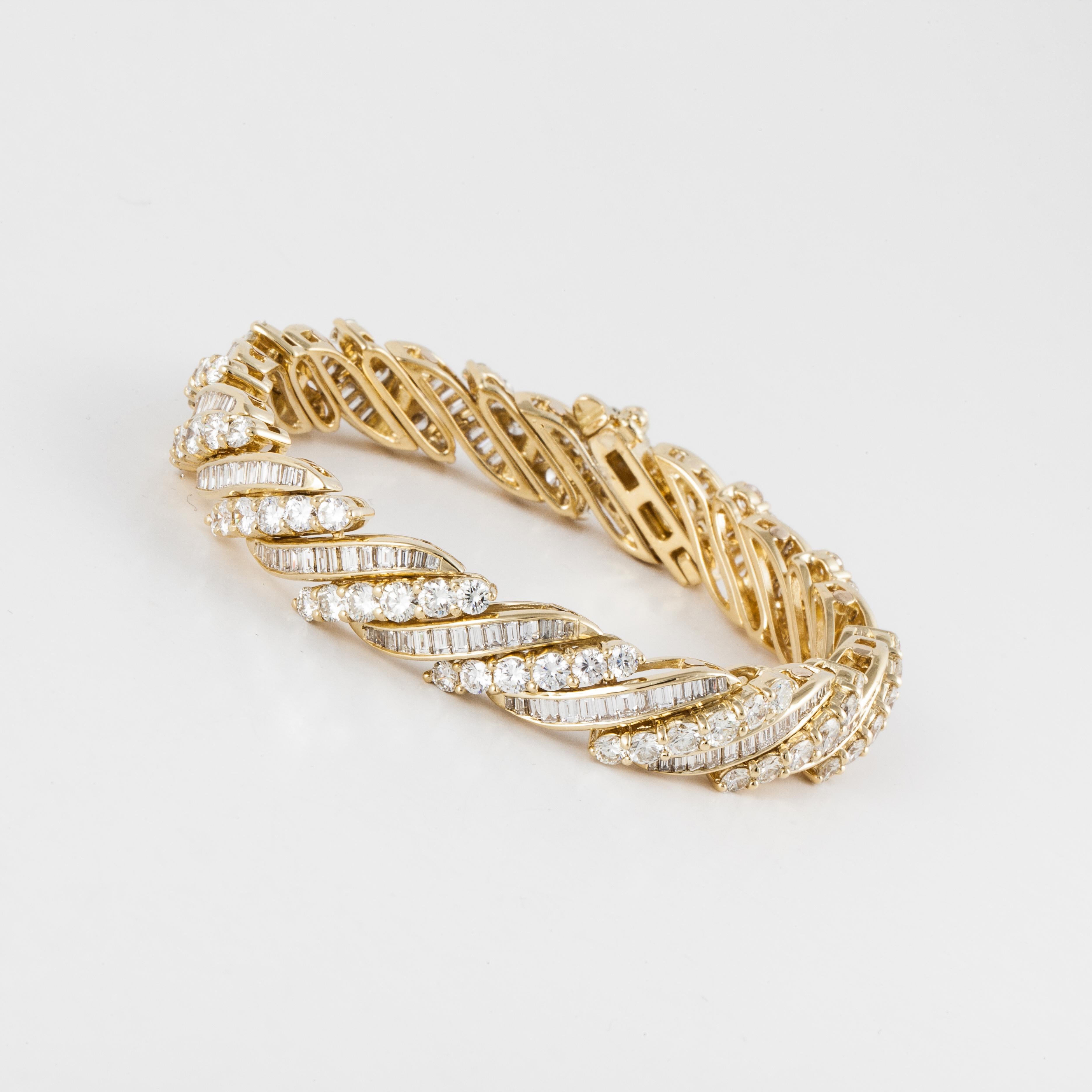 Mixed Cut Baguette and Round Diamond Bracelet in 18K Gold For Sale