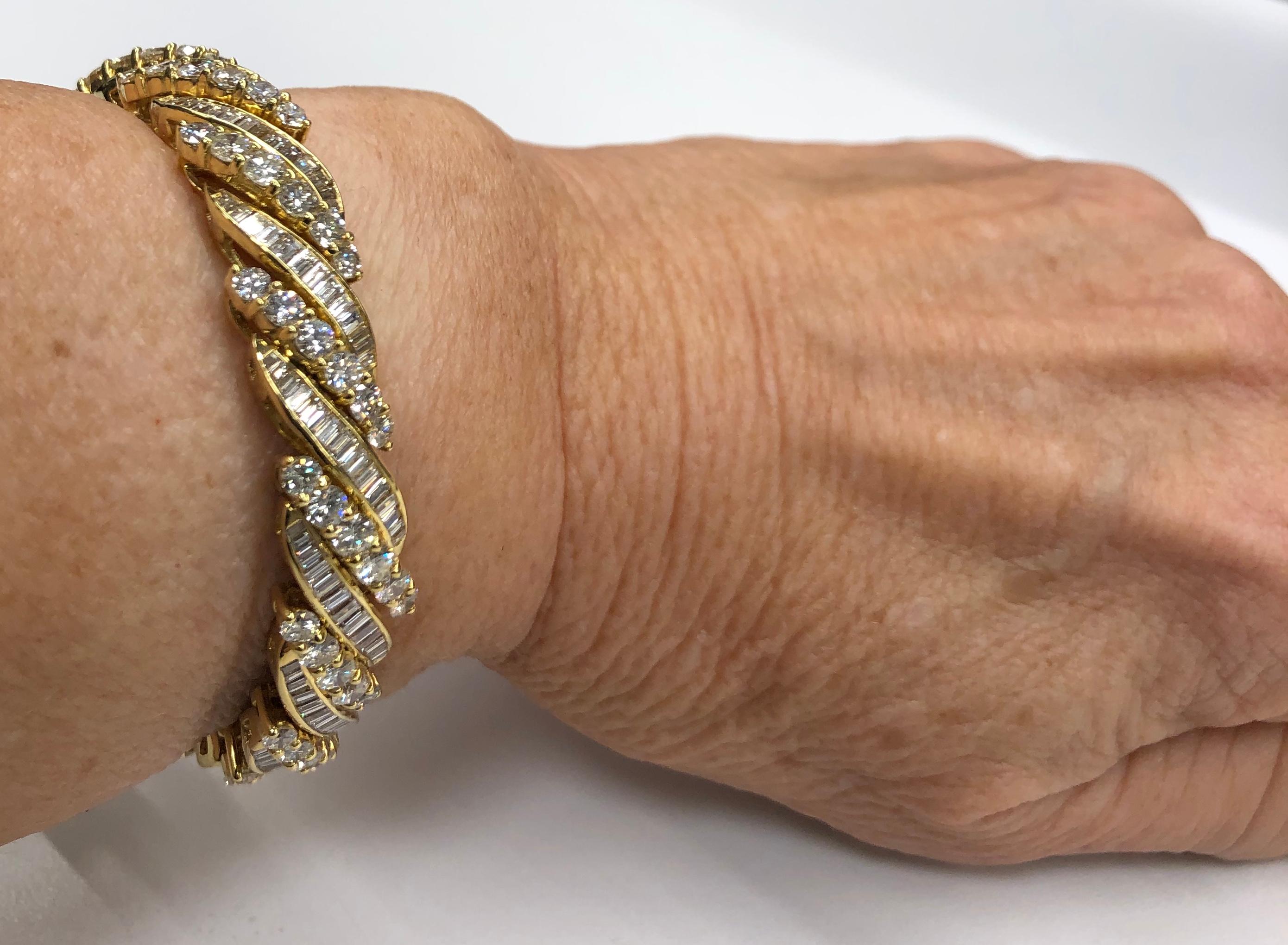 Women's Baguette and Round Diamond Bracelet in 18K Gold For Sale