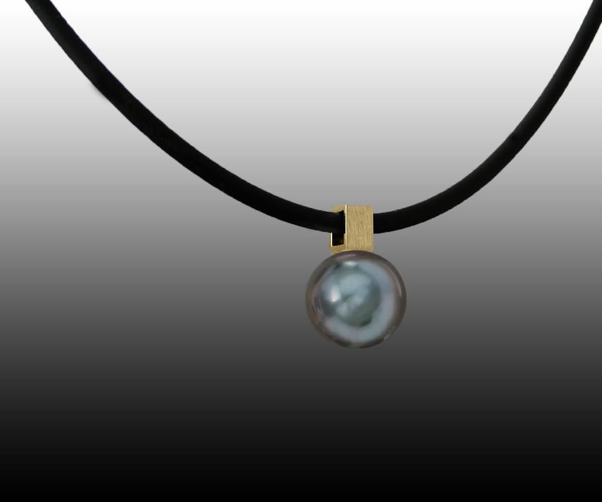 Uncut Yellow Gold Bail on Black Tahitian Pearl Pendant For Sale
