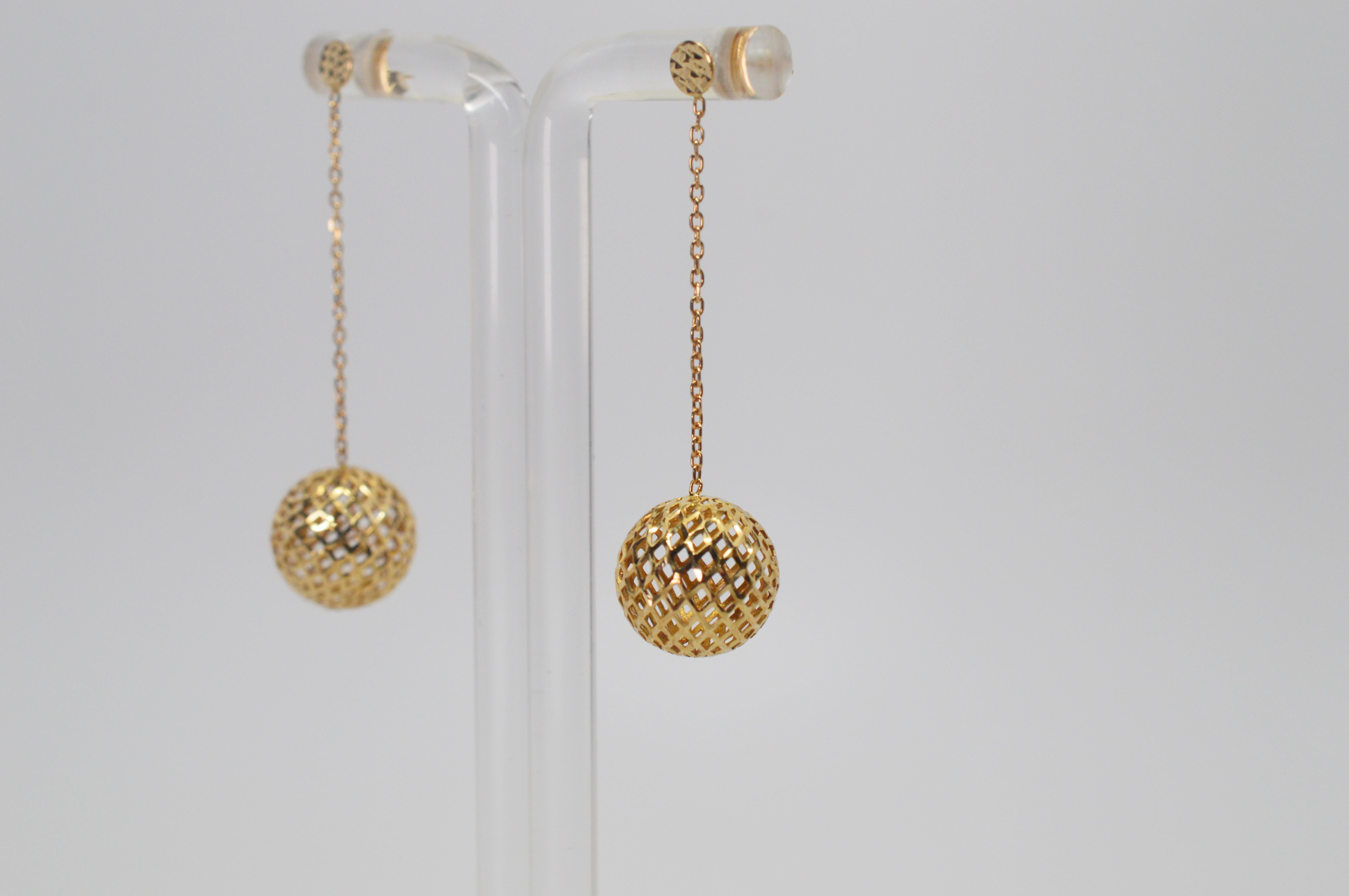 Yellow Gold Ball Dangle Drop Earrings In Excellent Condition In Mount Kisco, NY