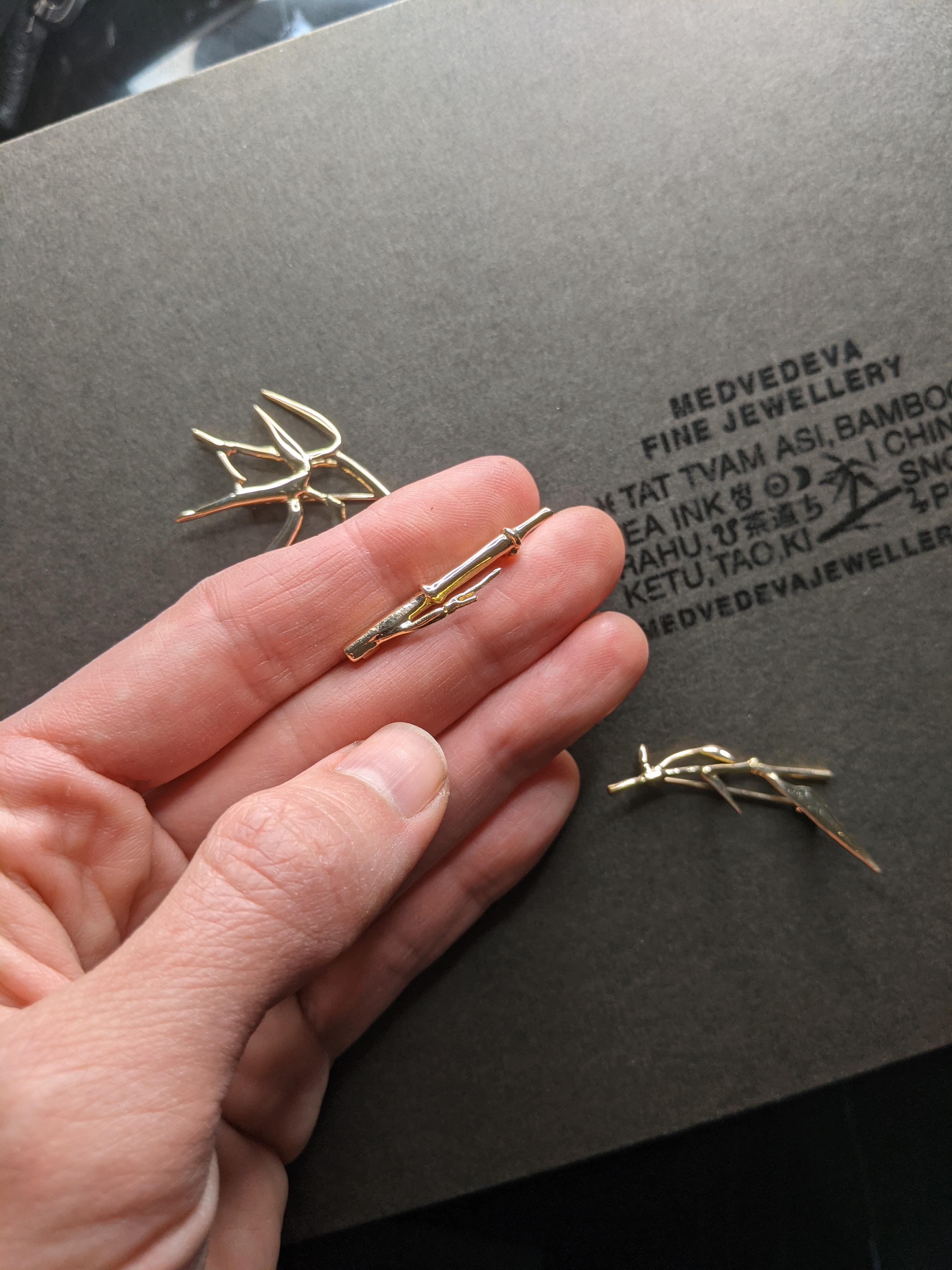 This 14-karat yellow gold contemporary brooch, N2, is part of the Bamboo triptych, and can be worn in multiple ways to create a Chinese calligraphy effect. It has been featured in Vogue UA and Elle UA magazines.

The brooch is a contemporary jewelry