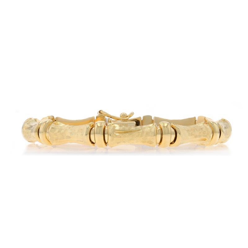 Contenu du métal : Or jaune 14k

Style : Lien
Type de fermeture : Fermoir à onglet avec fermoir de sécurité d'un côté
Thème : Bambou
Caractéristiques : Construction à maillons creux avec détails gravés

Mesures

Longueur : 7