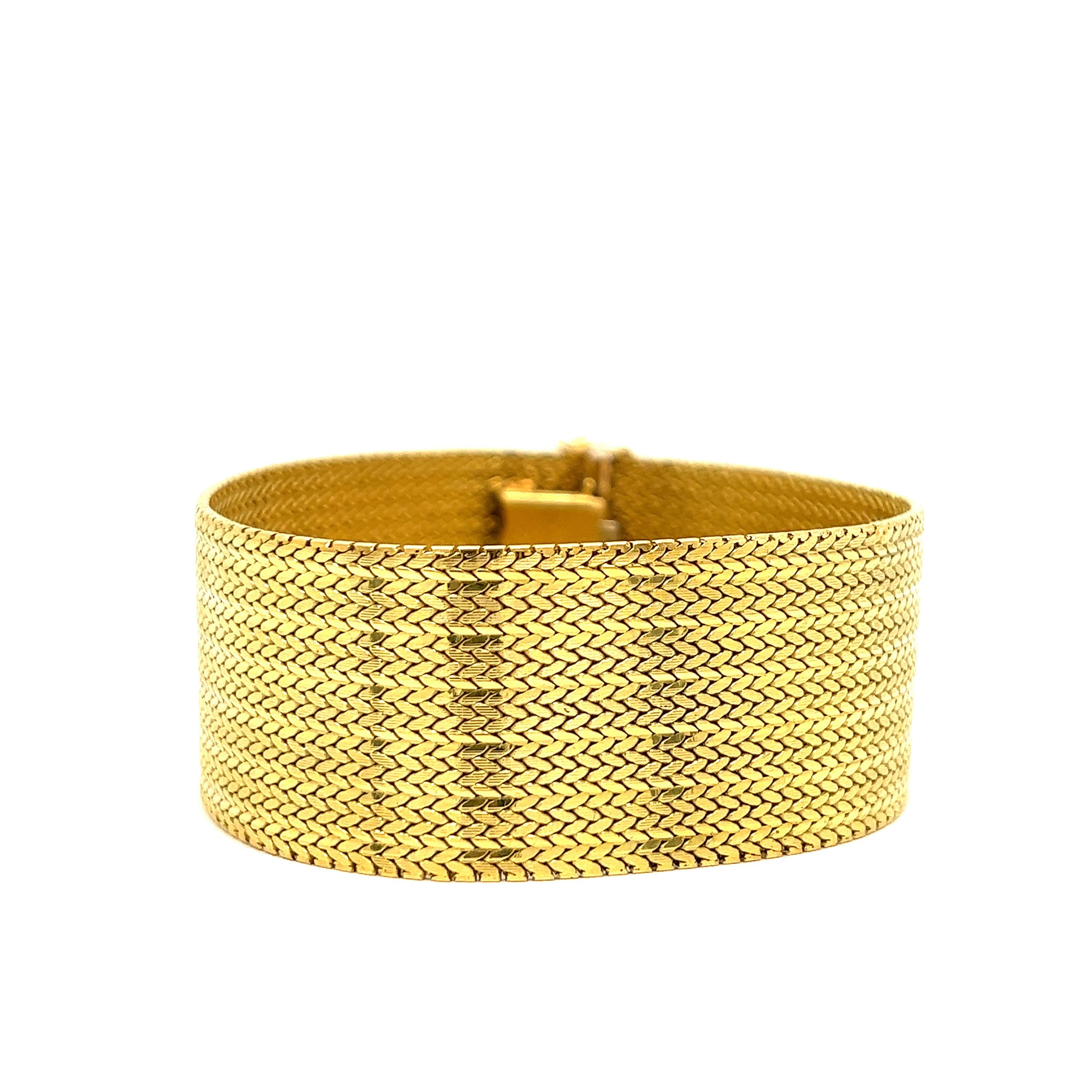 Yellow gold band braided bracelet 

18 karat yellow gold, braided motif; marked 750

Size: width 0.94 inch, length 7.5 inches
Total weight: 71.4 grams
