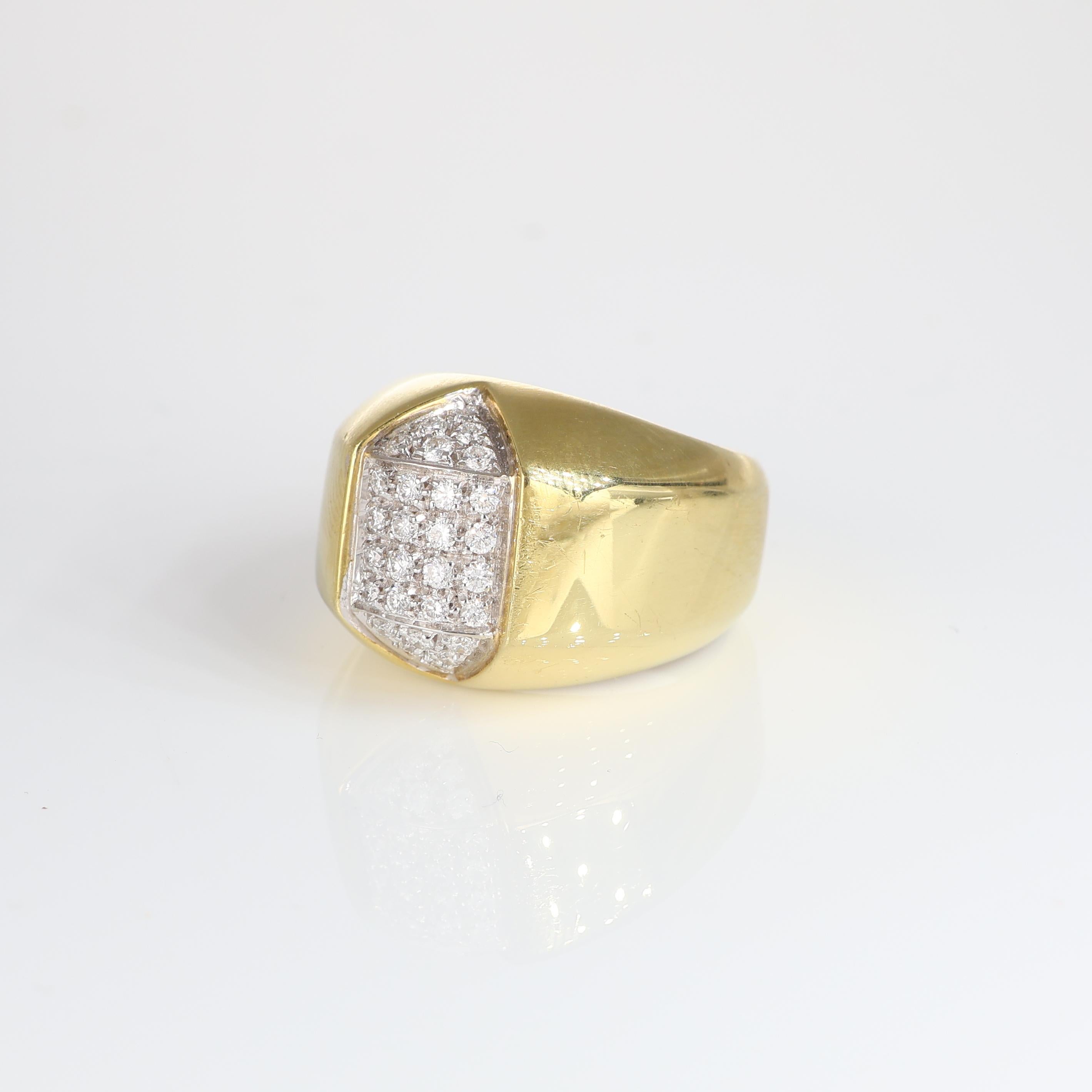 Brilliant Cut Yellow Gold Band Ring with Diamond Pavé Rhombus, 0.45 Carats For Sale