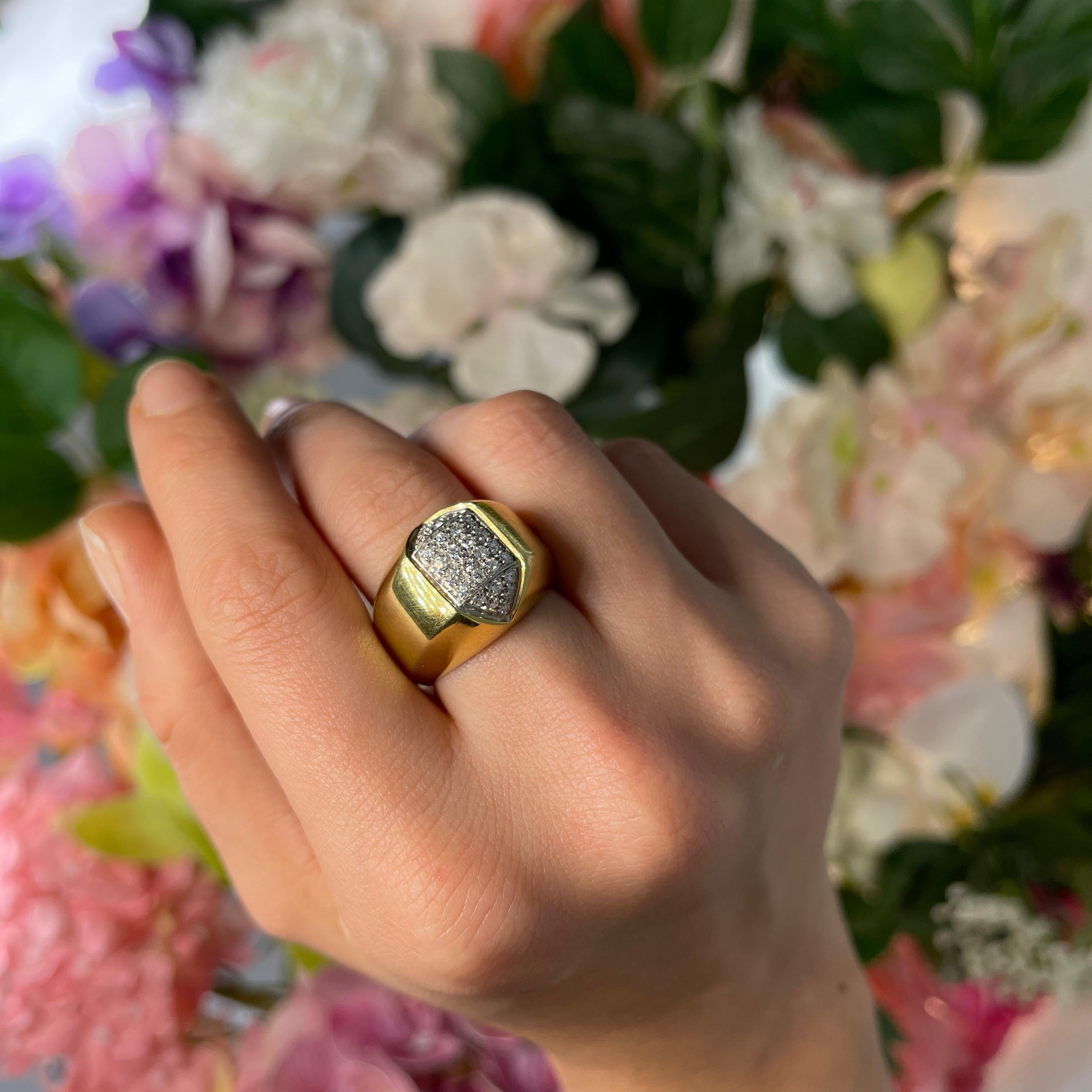Yellow Gold Band Ring with Diamond Pavé Rhombus, 0.45 Carats For Sale 2