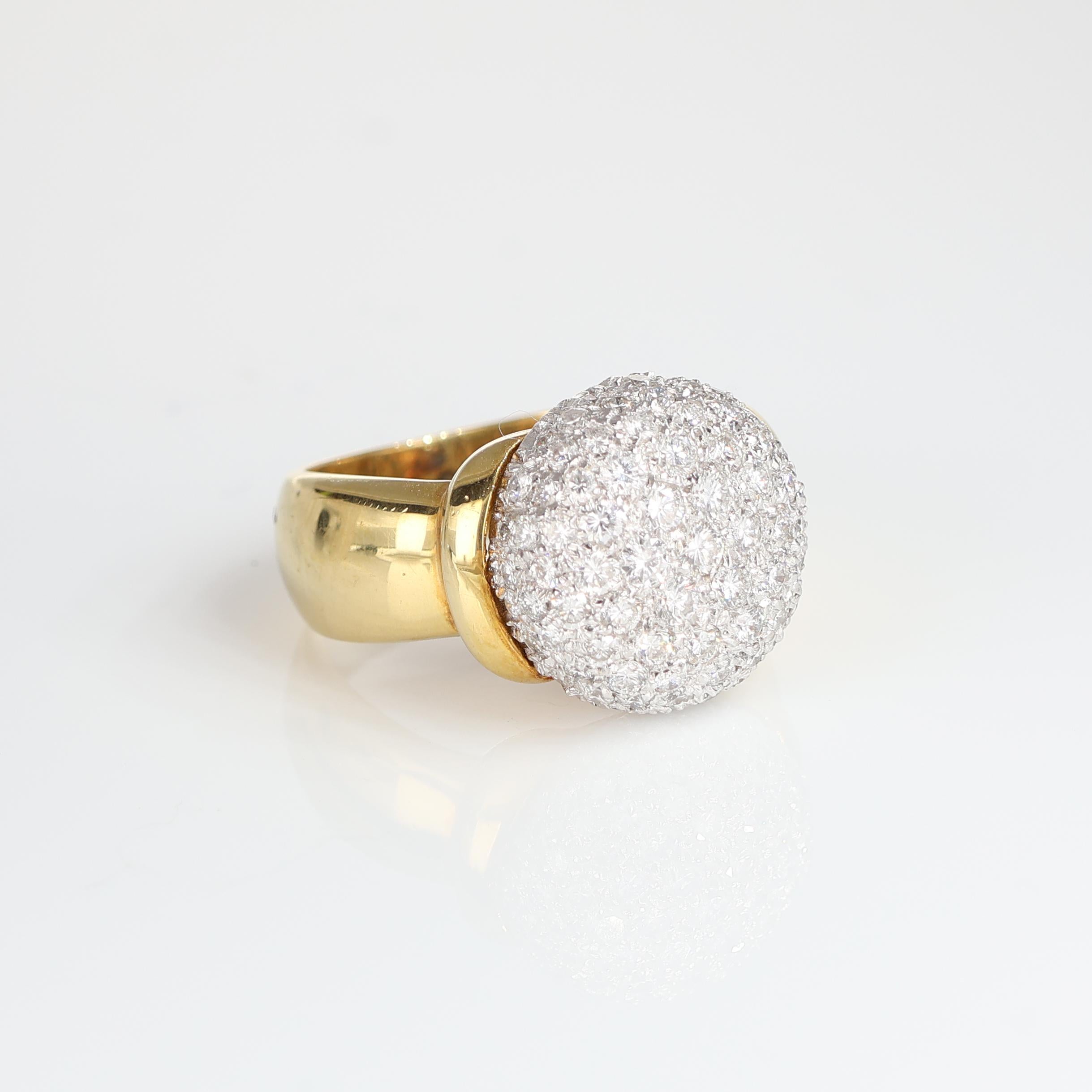 Yellow Gold Band Ring with Pavé Diamond Sphere, 1.50 Carats In New Condition For Sale In Bergamo, BG