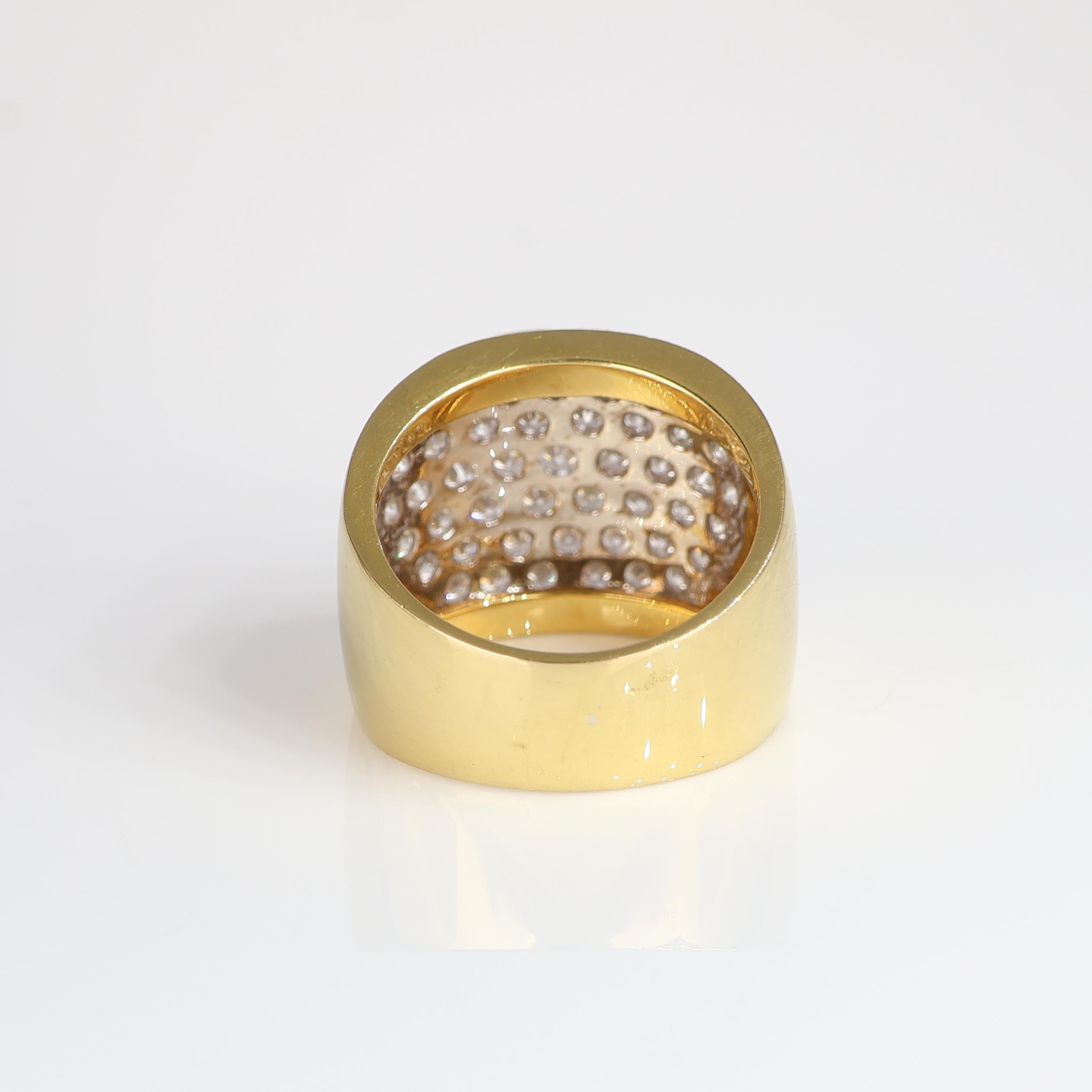 Women's or Men's Yellow Gold Band Vintage Ring with Oval Pavé Diamonds 1.60 Carats For Sale