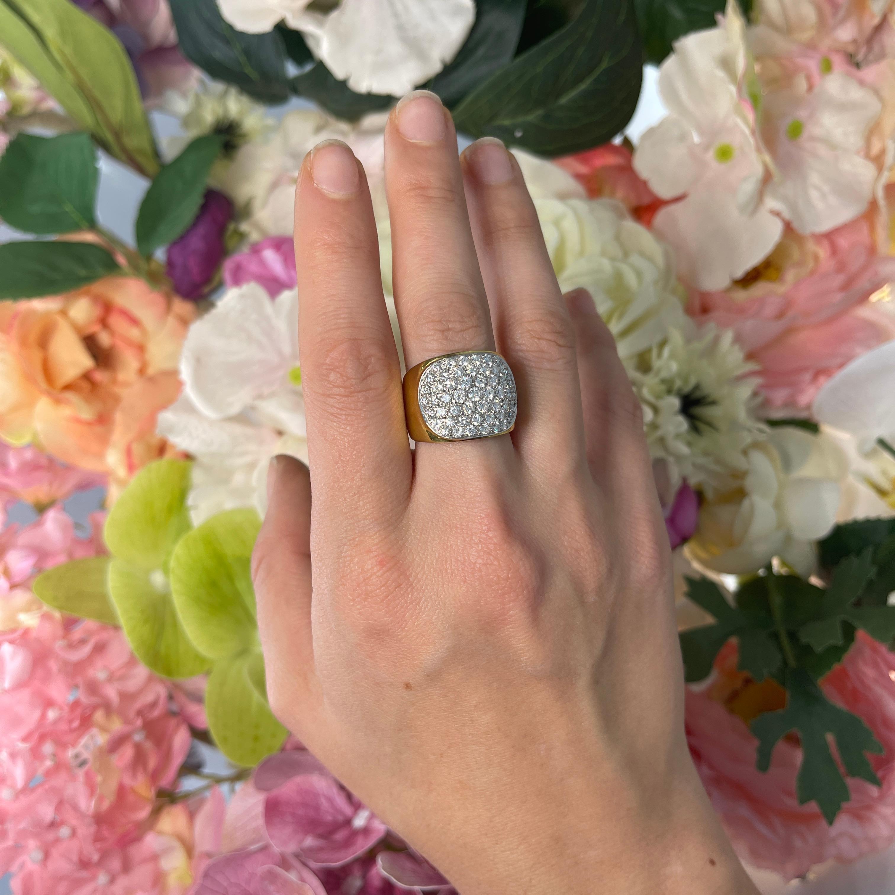 Yellow Gold Band Vintage Ring with Oval Pavé Diamonds 1.60 Carats For Sale 1