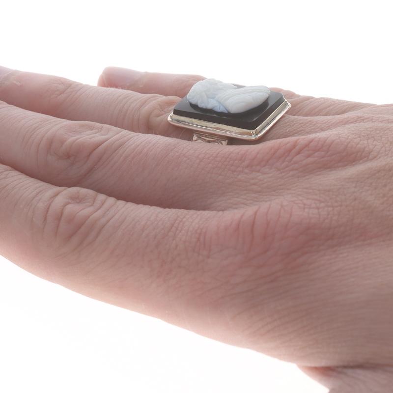 Yellow Gold Banded Agate Hardstone Victorian Men's Ring 10k Antique Carved Cameo For Sale 1