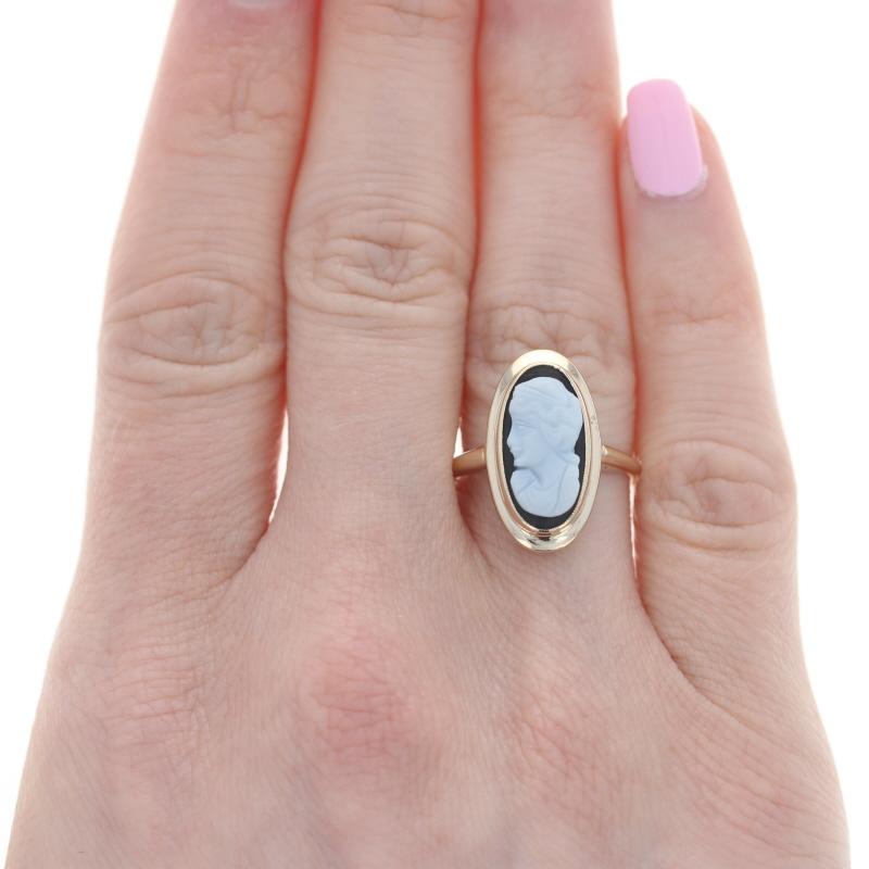 Oval Cut Yellow Gold Banded Agate Vintage Ring - 10k Cameo Silhouette Milgrain For Sale
