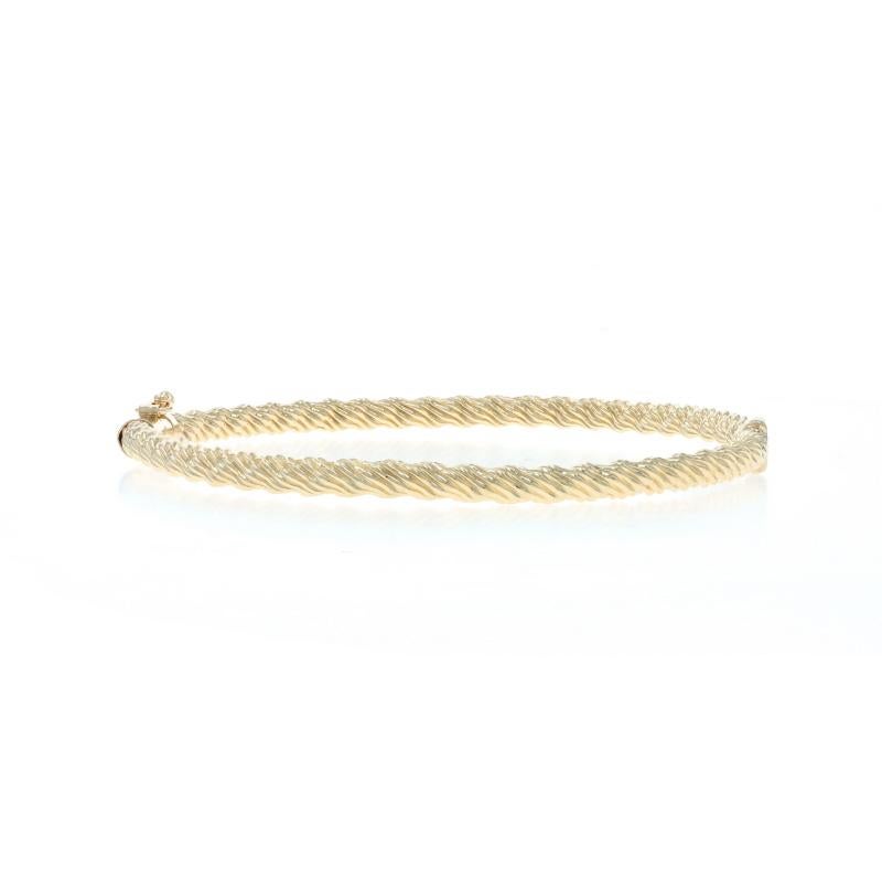 Contenuto del metallo: Oro giallo 14k

Stile del braccialetto: Bracciale
Tipo di chiusura: Chiusura a scatola con linguetta e chiusura di sicurezza su un lato
Caratteristiche: Dettagli in corda

Misure

Larghezza laterale: 7/32