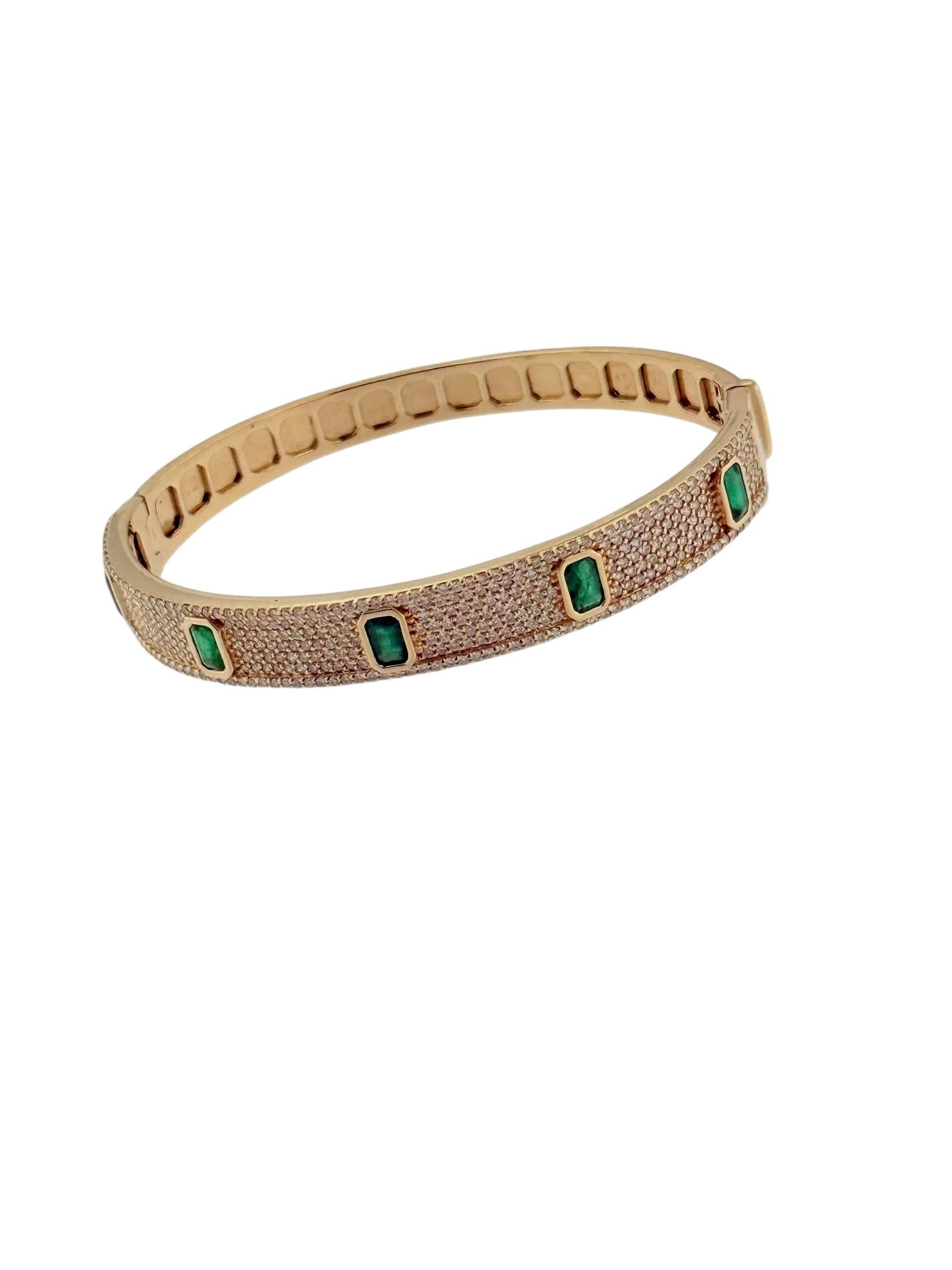 Bracelet en or jaune avec diamants et émeraudes Unisexe en vente