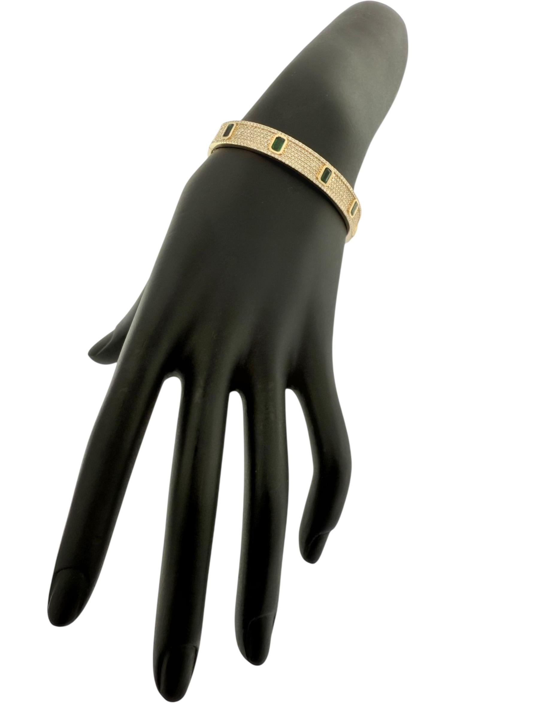 Bracelet en or jaune avec diamants et émeraudes en vente 1