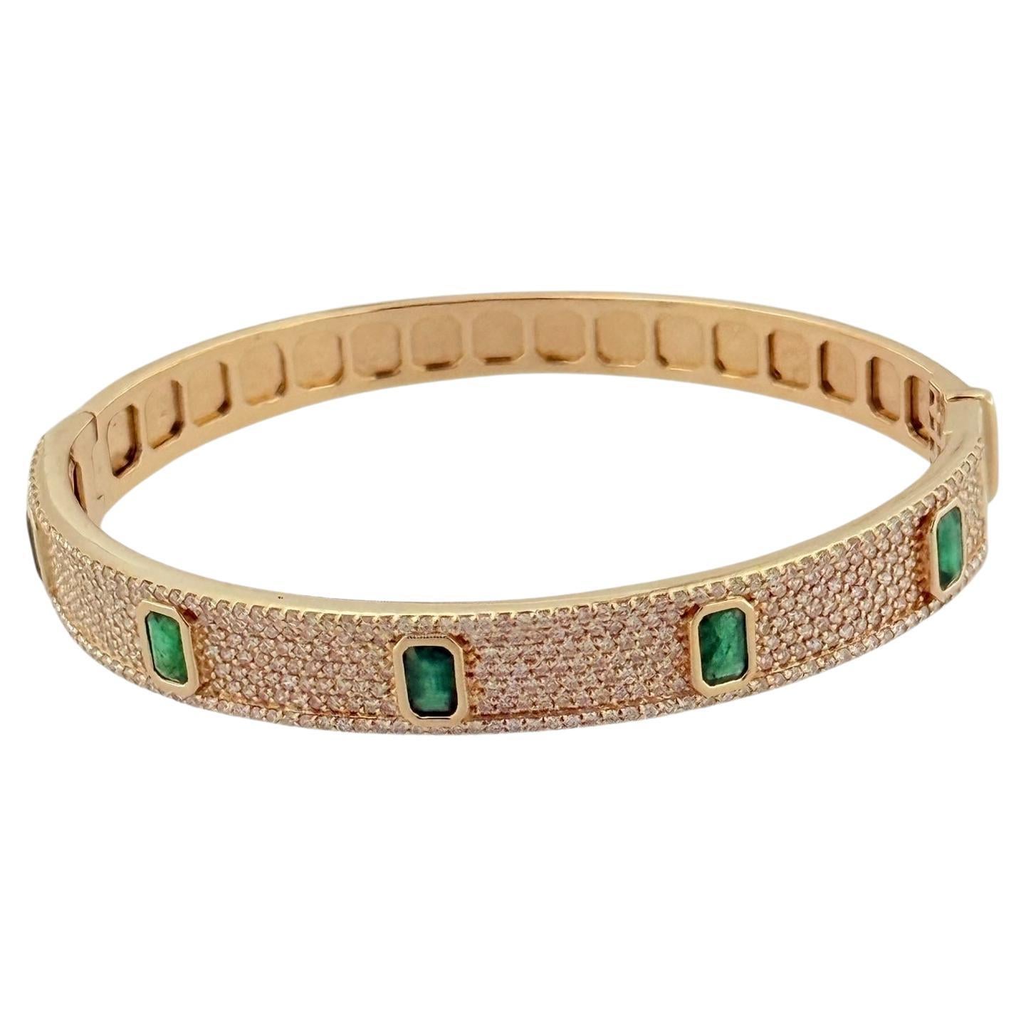 Bracelet en or jaune avec diamants et émeraudes