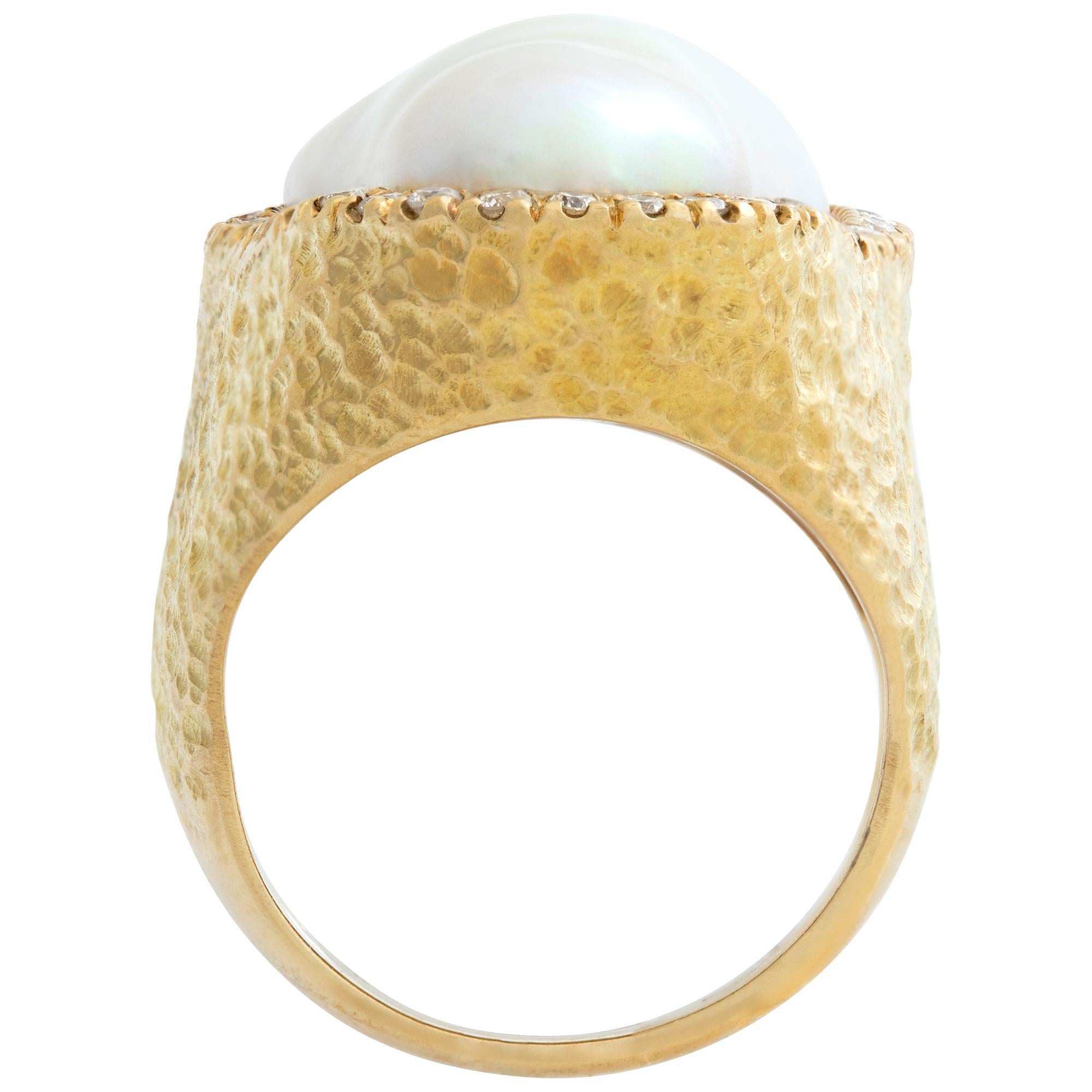 Women's Yellow gold Baroque Mabe pearl & diamonds ring For Sale