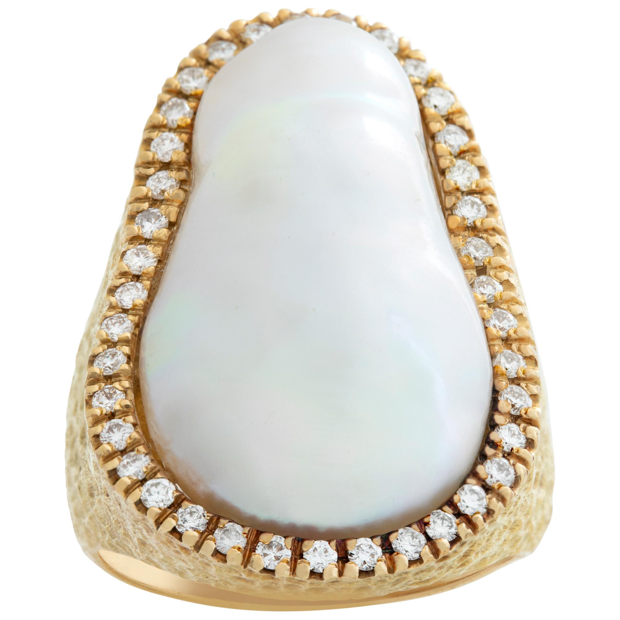 Yellow gold Baroque Mabe pearl & diamonds ring For Sale