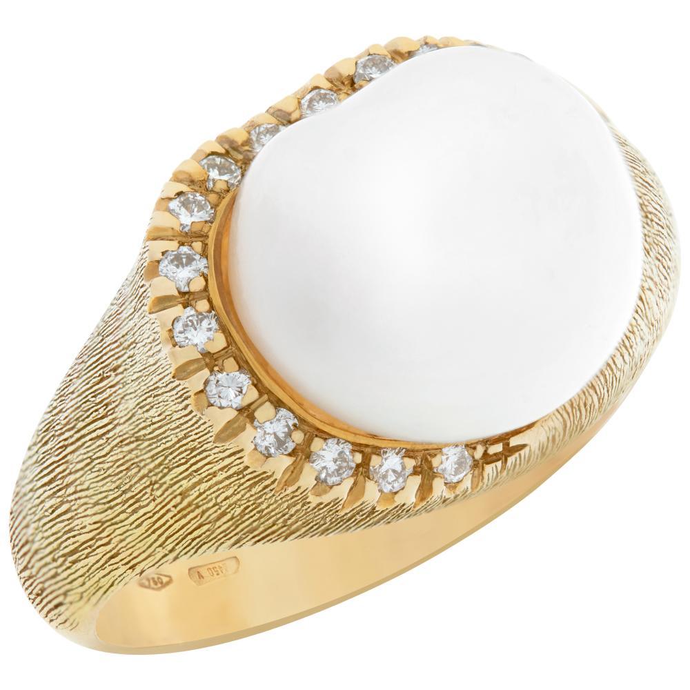 Round Cut Yellow gold Baroque pearl & diamonds ring w/ round brilliant cut diamonds