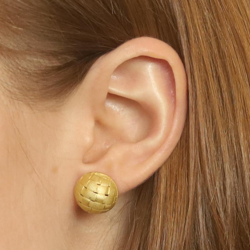 Yellow Gold Basketweave Large Dome Stud Earrings - 18k Pierced In New Condition For Sale In Greensboro, NC