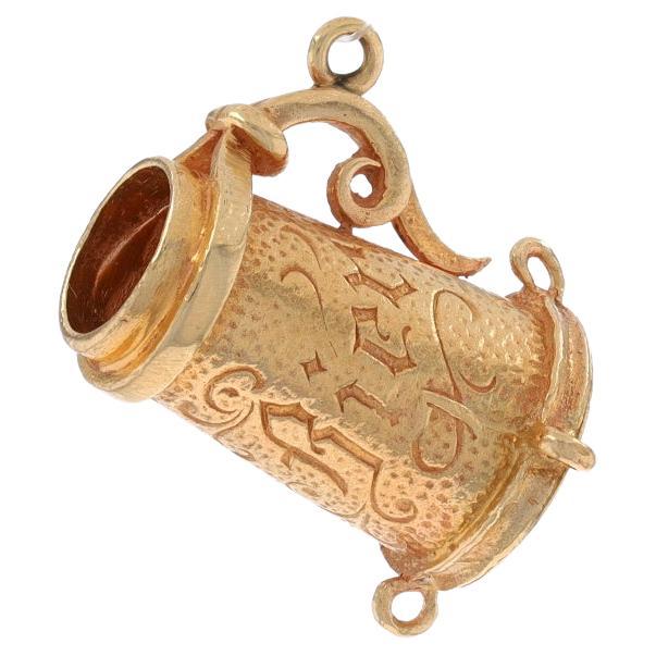 Breloque Beer Stein en or jaune, récipient à boire en 14 carats Souvenir allemand de Bier