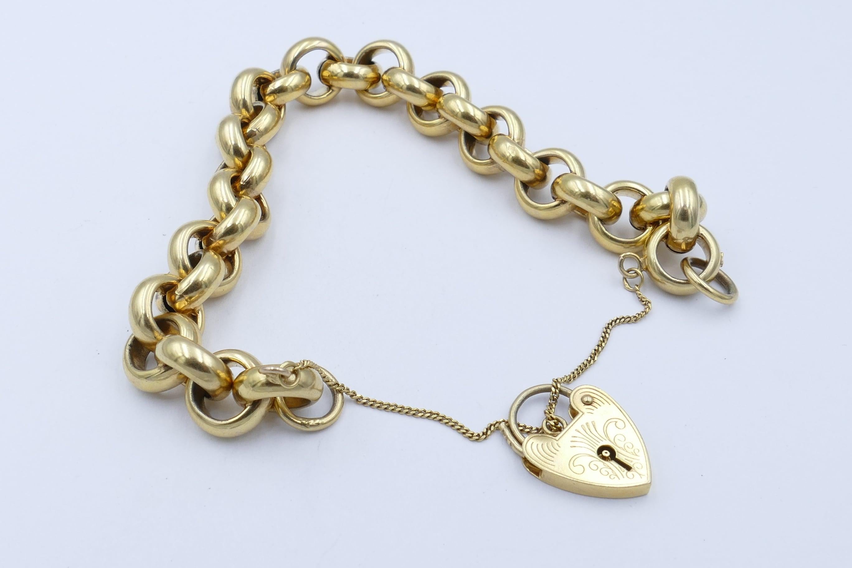 This is a beautiful 9ct yellow Gold Belcher Link Bracelet which can be worn daily - and with every outfit.
It has a lovely scrolled Heart Padlock (that can be swapped for other padlocks) and has a very secure safety chain.
The Bracelet measures 18.5