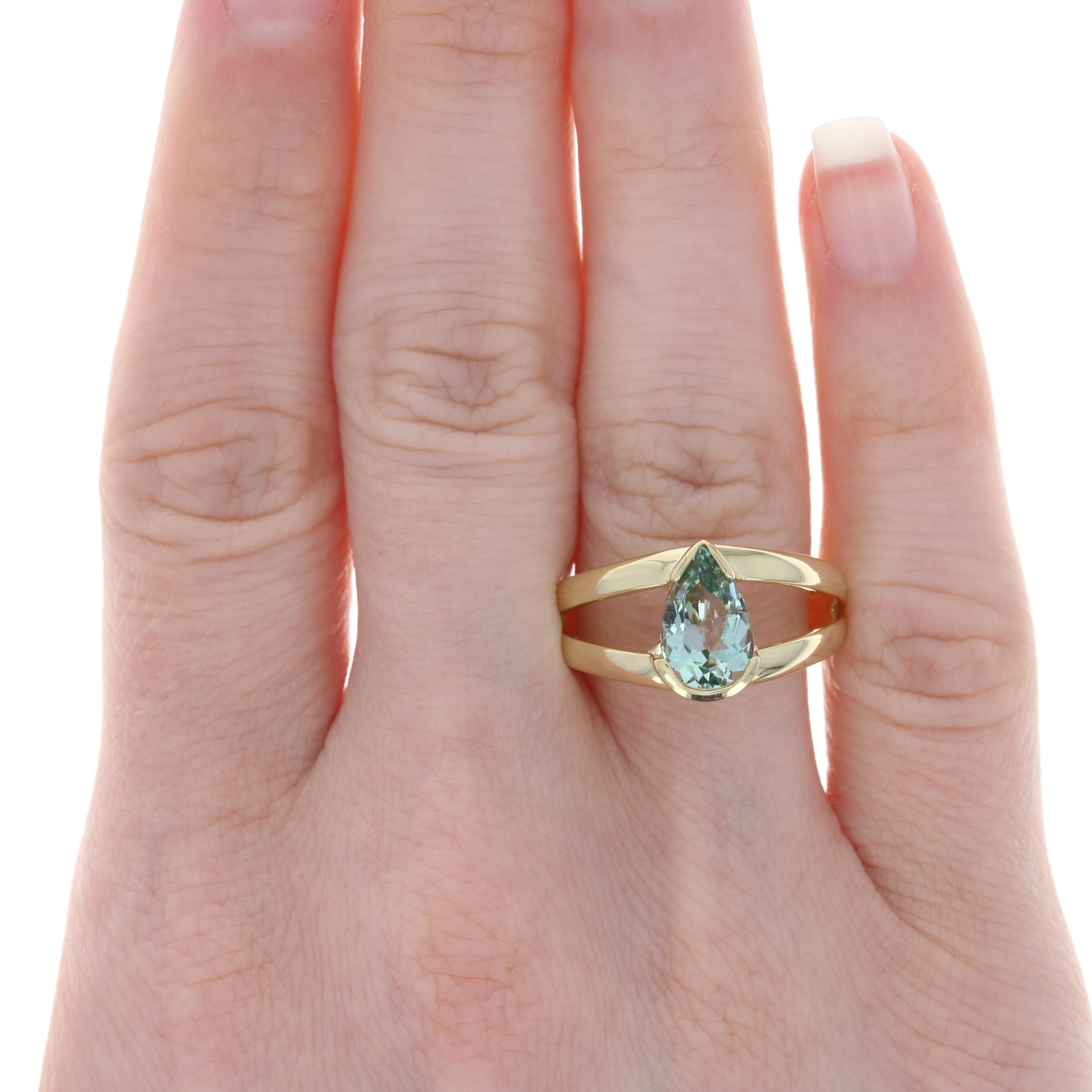 Yellow Gold Beryl Solitaire Ring, 18 Karat Pear Cut 1.93 Carat In Excellent Condition In Greensboro, NC