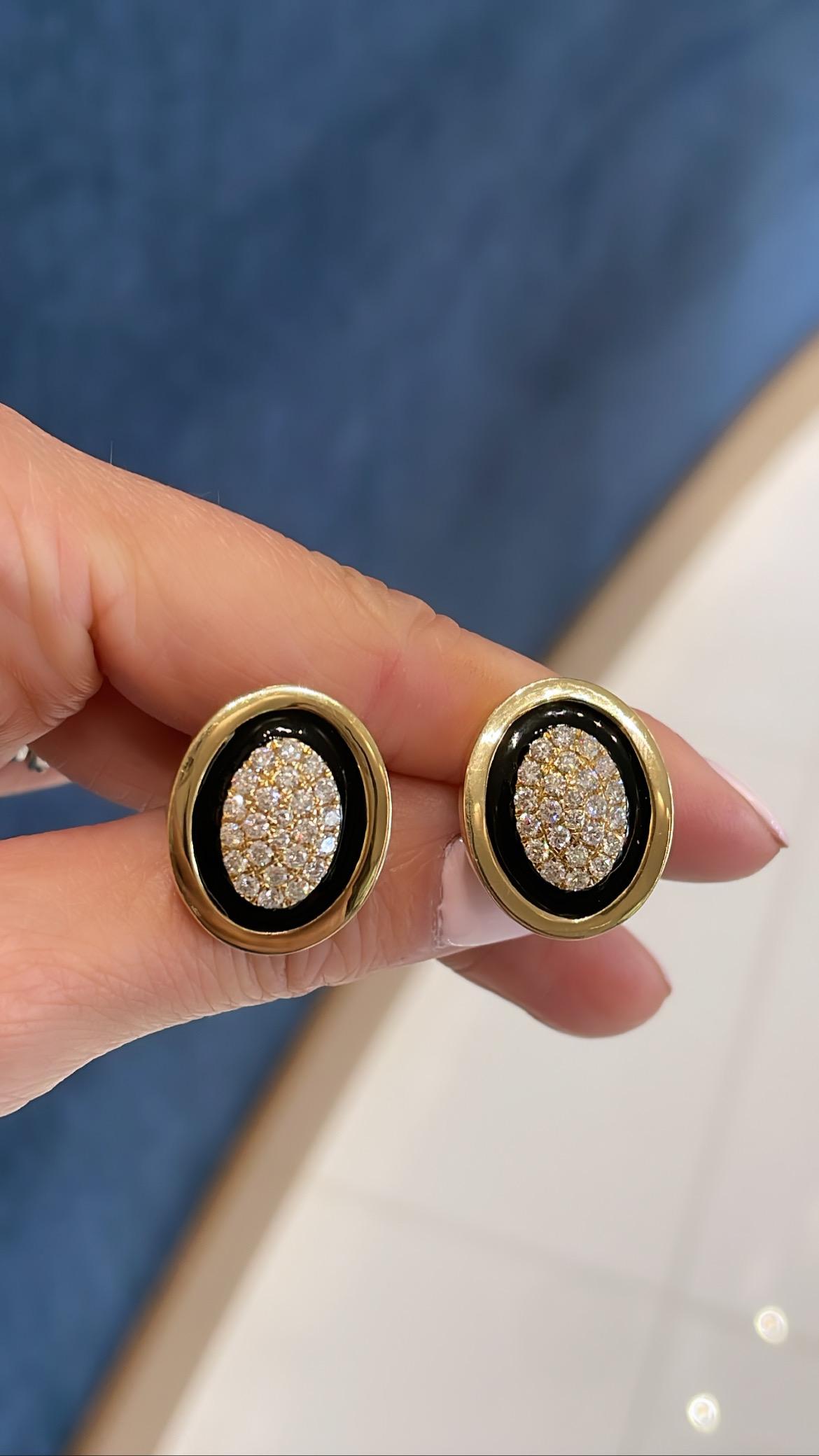 Yellow Gold, Black Enamel and Diamond Cufflinks In New Condition For Sale In Lakewood, NJ