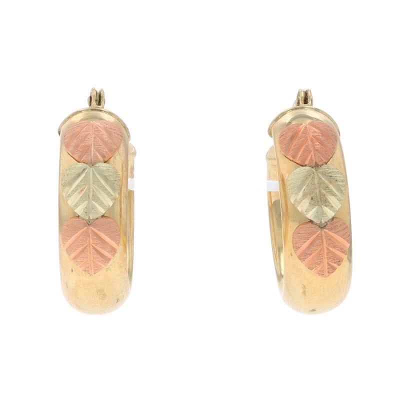 Contenu en métal : Or jaune 12k, or rose 12k et or vert 12k

Style : Cercle
Type de fermeture : Fermeture par boutons-pression
Thème : Or des collines noires, feuilles

Mesures

Haut : 21/32