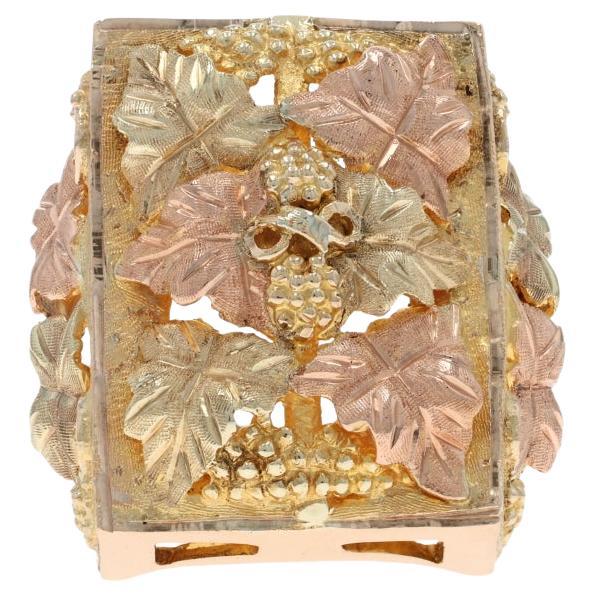 Anillo para hombre de oro amarillo Black Hills - 10k Racimos y hojas de uva en venta