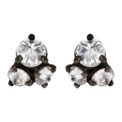 Boucles d'oreilles Trio en or jaune et or noir oxydé serties à l'envers de 1 1/4 carat de diamants