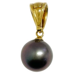 Pendentif en or jaune orné d'une perle de Tahiti noire