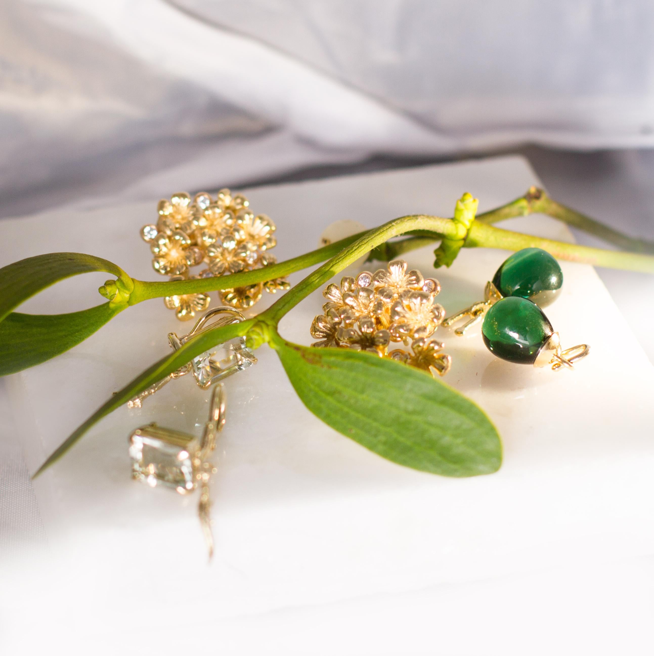 Yellow Gold Blossom Contemporary Necklace with Diamonds For Sale 2