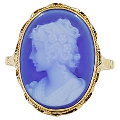 Anello con cammeo blu in oro giallo