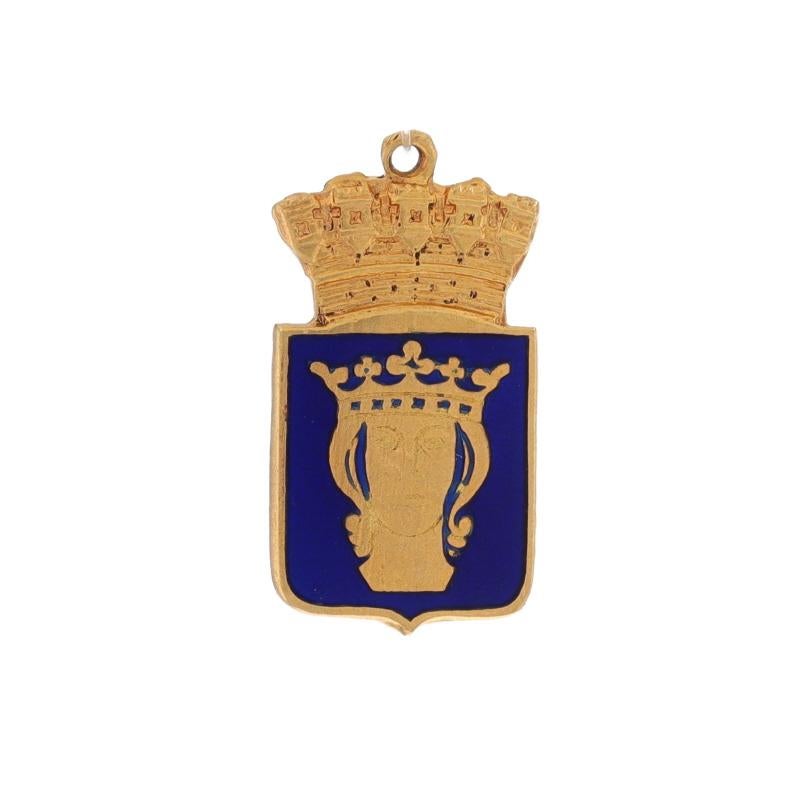 Metallgehalt: 18k Gelbgold

MATERIAL Informationen
Emaille
Farbe: Blau

Thema: Wappen von Stockholm, König St. Eric, Schweden

Messungen
Höhe (vom stationären Bügel): 11/16