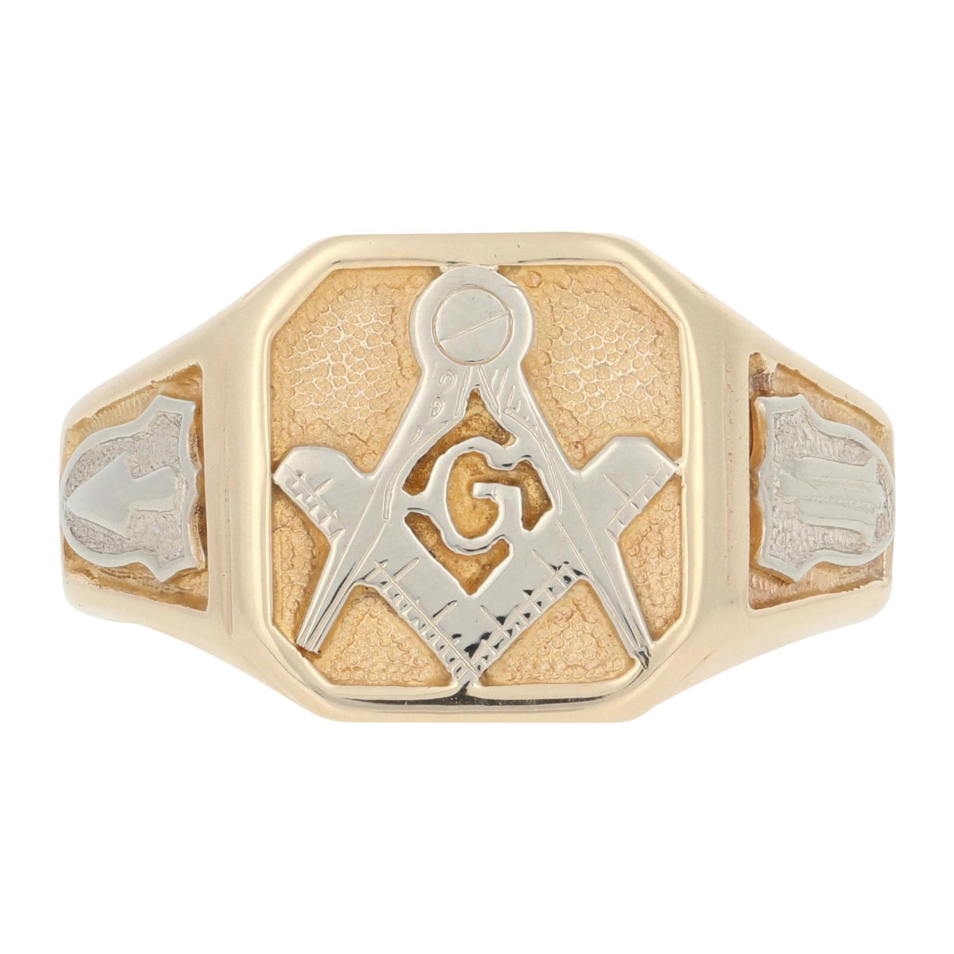 Blue Lodge Master Mason Ring, 10 Karat Yellow Gold Onyx Enamel Masonic
