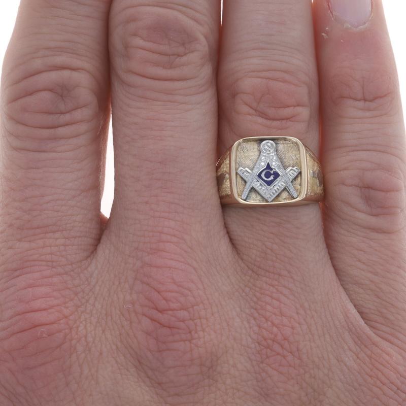Size: 9 1/2
Sizing Fee: Up 3 sizes for $40 or Down 2 sizes for $30

Organization: Blue Lodge

Metal Content: 10k Yellow Gold & 10k White Gold

Material Information
Enamel
Color: Blue

Features: Etched & Milgrain Detailing

Measurements
Face Height