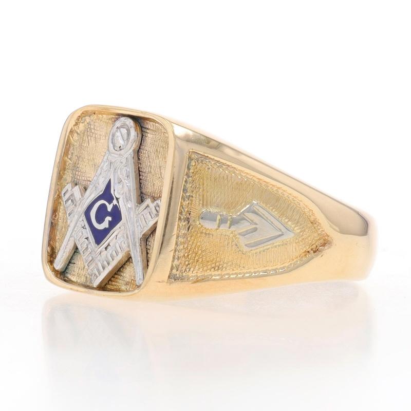 Yellow Gold Blue Lodge Men's Master Mason Ring - 10k Blue Enamel Masonic In Excellent Condition For Sale In Greensboro, NC