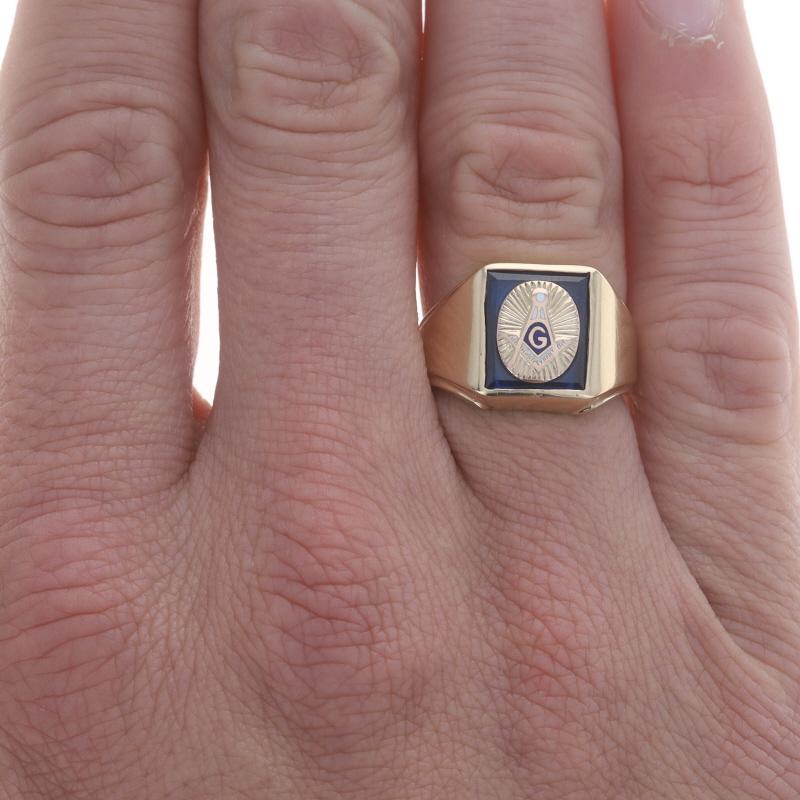 Size: 8 1/2
Sizing Fee: Up 2 sizes for $50 or Down 1 size for $50

Organization: Blue Lodge

Metal Content: 10k Yellow Gold

Stone Information
Synthetic Sapphire
Color: Blue

Material Information
Enamel
Color: Blue & White

Measurements
Face Height