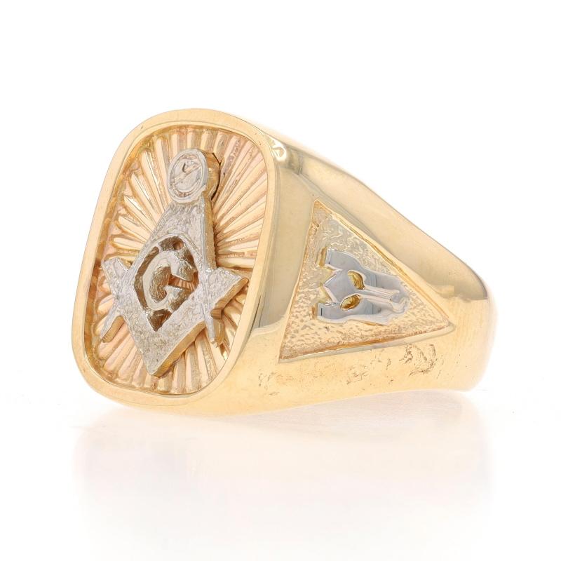 Yellow Gold Blue Lodge Men's Master Mason Ring - 10k Masonic In Excellent Condition For Sale In Greensboro, NC