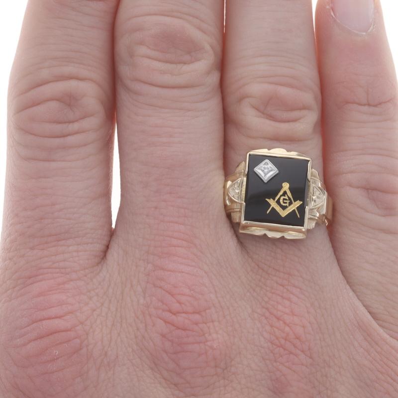 Single Cut Yellow Gold Blue Lodge Vintage Men's Master Mason Ring -10k Onyx Diamond Masonic For Sale