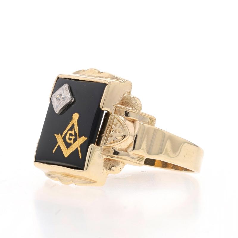 Yellow Gold Blue Lodge Vintage Men's Master Mason Ring -10k Onyx Diamond Masonic In Excellent Condition For Sale In Greensboro, NC