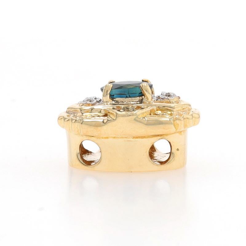 Taille ovale Charm en or jaune avec saphir bleu et diamant - 14k Oval .37ctw en vente