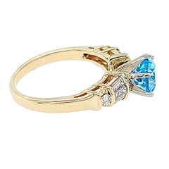 Bague en or jaune, topaze bleue et diamants