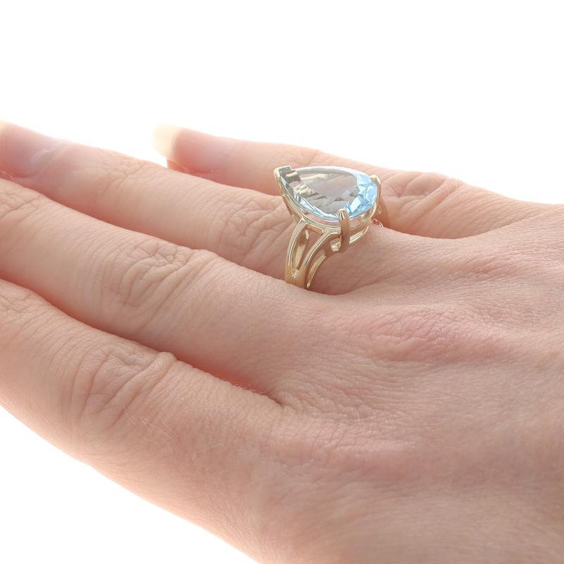 Yellow Gold Blue Topaz Cocktail Solitaire Bypass Ring - 10k Pear 6.40ct In Excellent Condition For Sale In Greensboro, NC