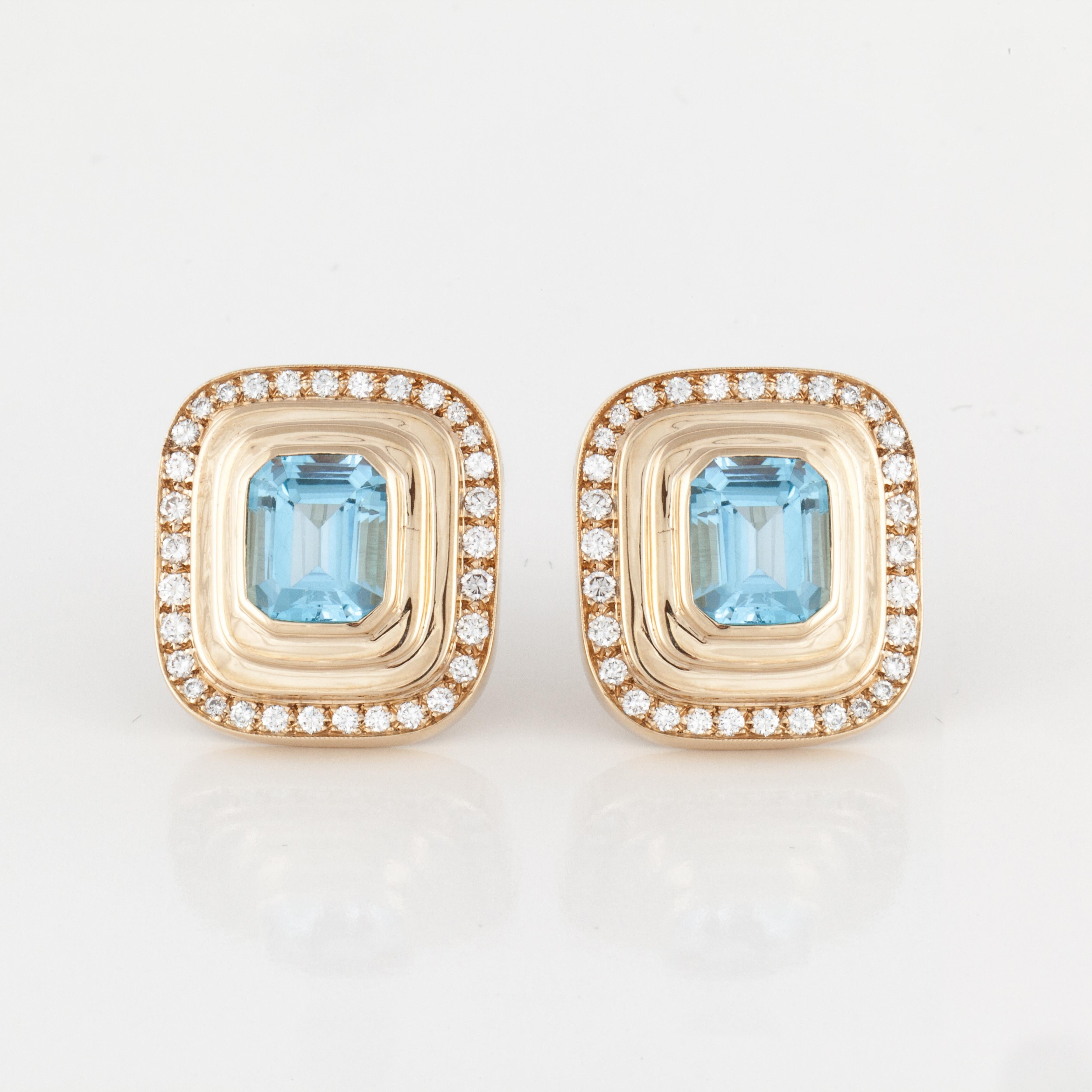 Boucles d'oreilles en or 14 carats avec topaze bleue et diamants Bon état - En vente à Houston, TX