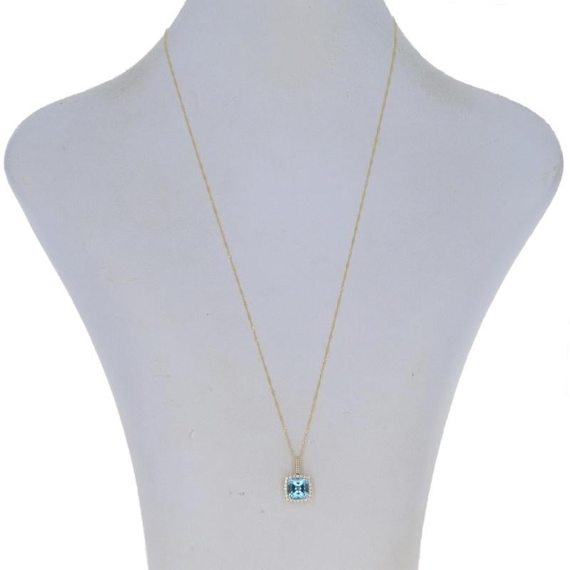 Halskette aus Gelbgold mit blauem Topas und Diamant-Halo-Anhänger 18