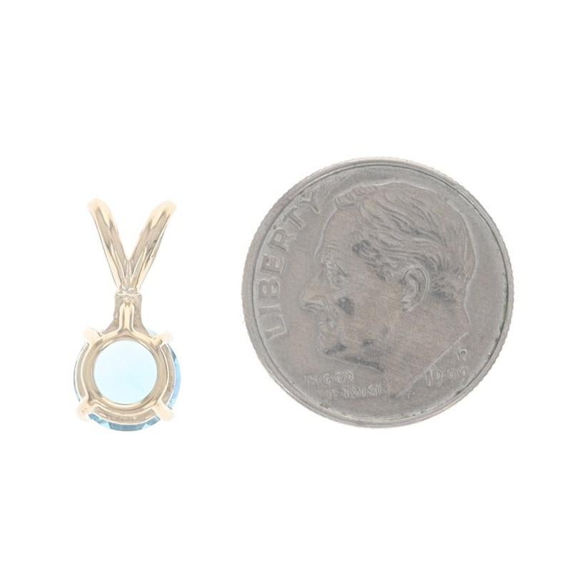 Pendentif en or jaune 10 carats avec topaze bleue et diamants, 1,56 carat Excellent état - En vente à Greensboro, NC