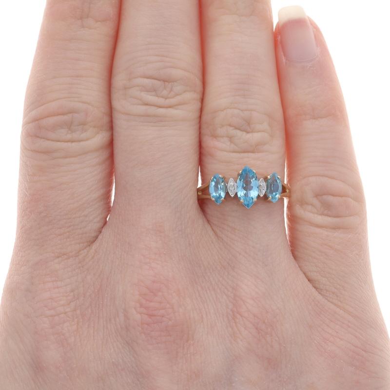 Gelbgold Blauer Topas & Diamantring - 10k Marquise 1,30ctw Drei-Stein-Ring (Marquiseschliff)