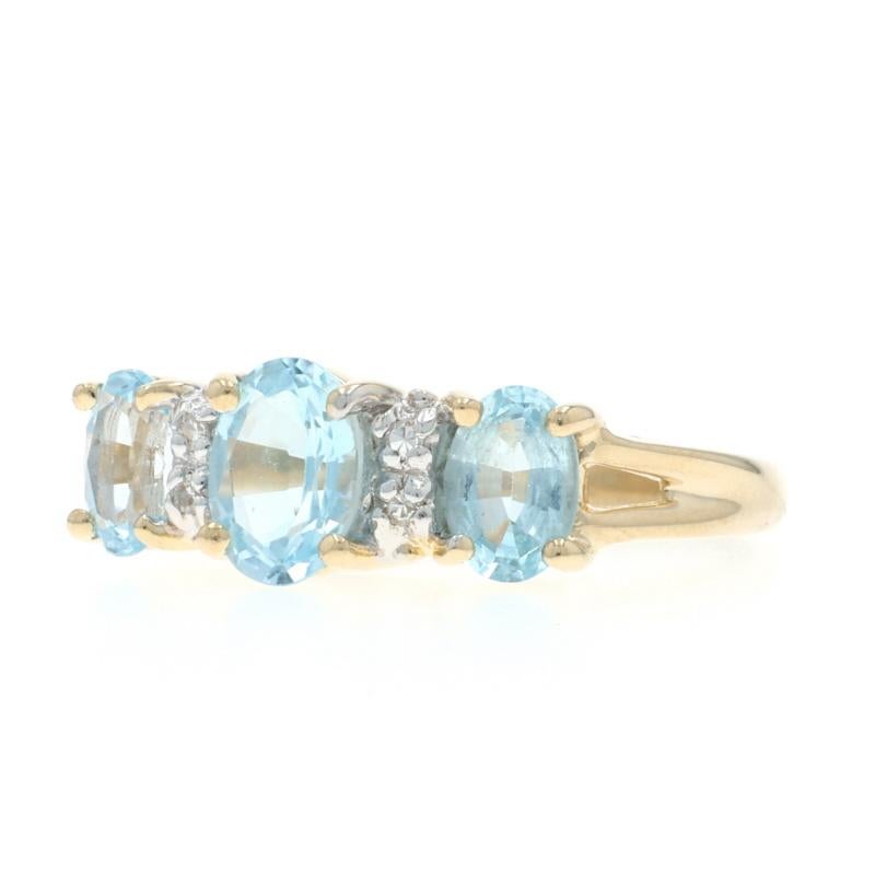 Anello in oro giallo con diamante Topazio Blu 14k Ovale 2,26ctw Tre pietre In condizioni ottime in vendita a Greensboro, NC