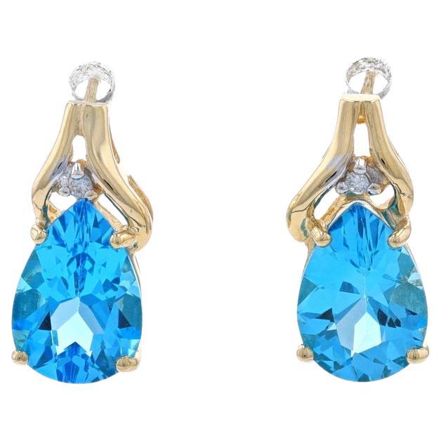Boucles d'oreilles courtes en or jaune avec topaze bleue et diamant - 14k Pear 7.00ctw Pierce en vente