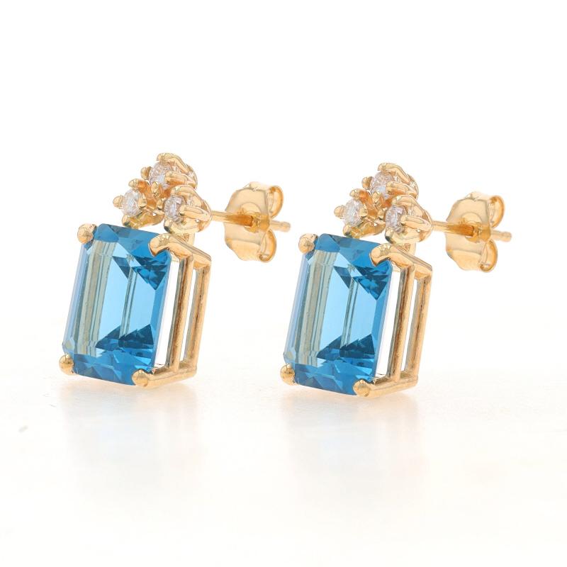 Taglio smeraldo Orecchini in oro giallo con diamante e topazio blu 14k con smeraldo 8,18ctw in vendita